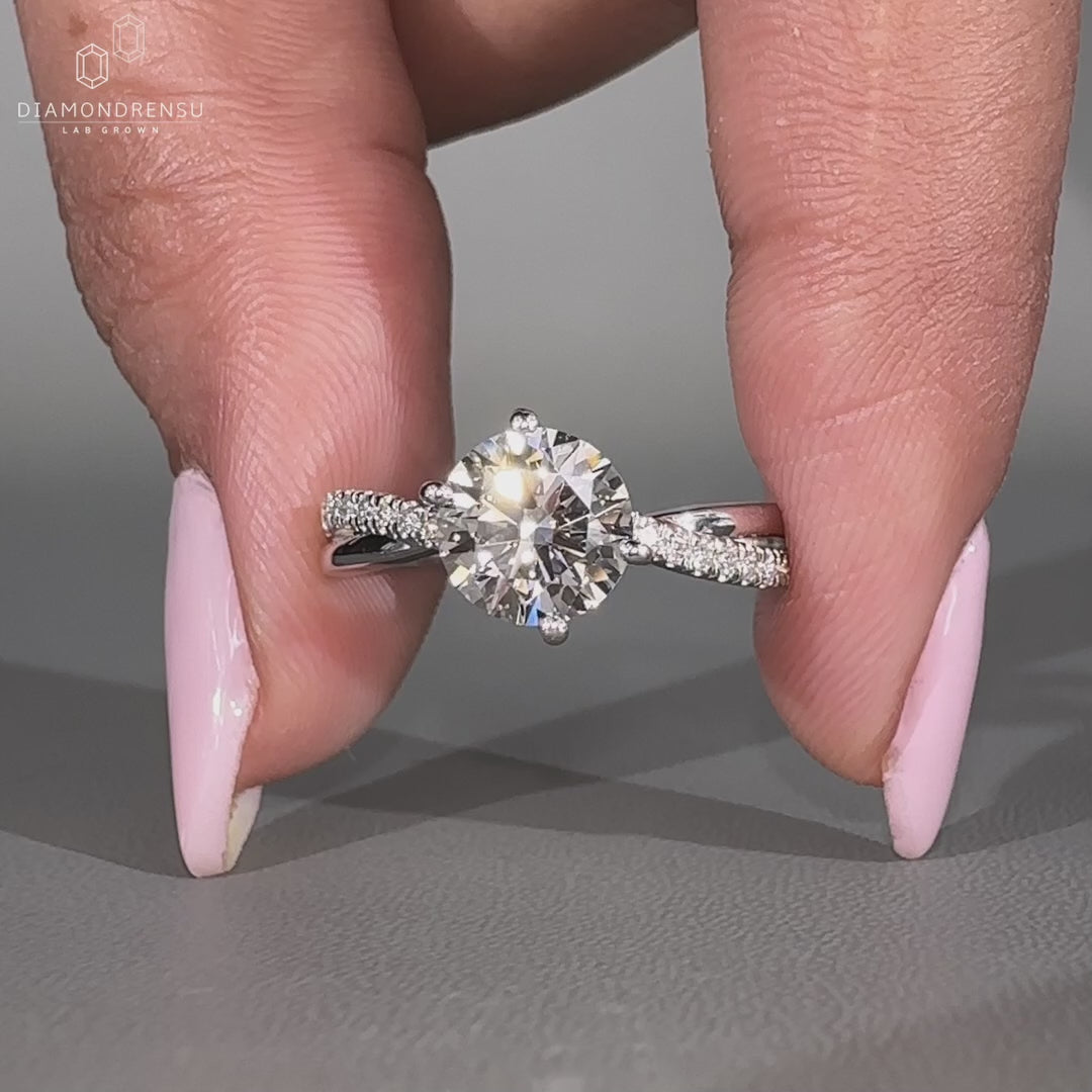 Round cut diamond ring in a classic style.
