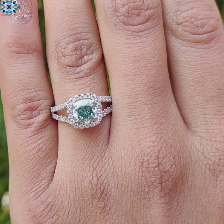 Diamondrensu UK ring with cushion center stone.
