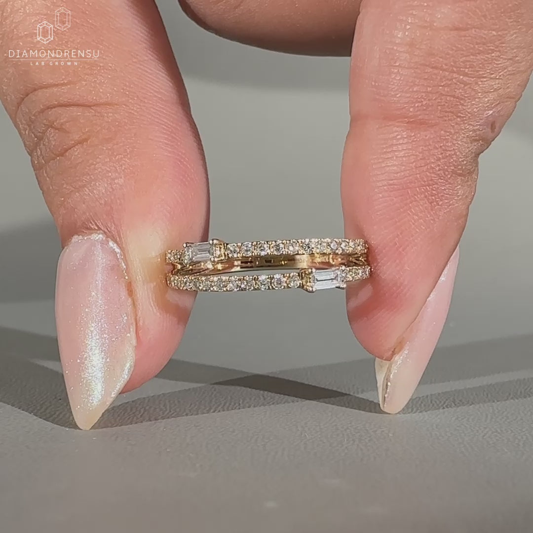 Baguette cut diamond paired with round cut stones.
