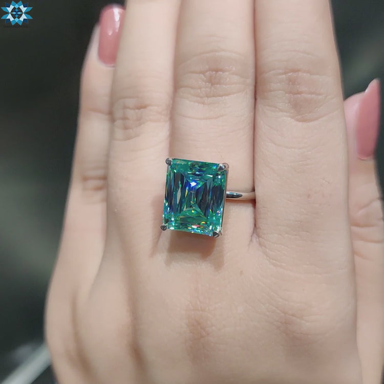 Diamondrensu UK ring showcasing a solitaire criss cut moissanite.
