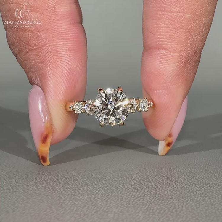 6 Claw Prong Setting used for round diamond placement.