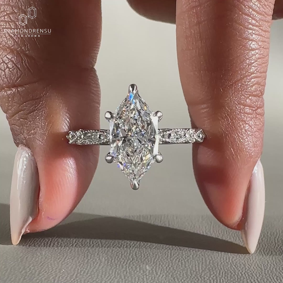 Marquise and round side stones in 6 claw prong setting.
