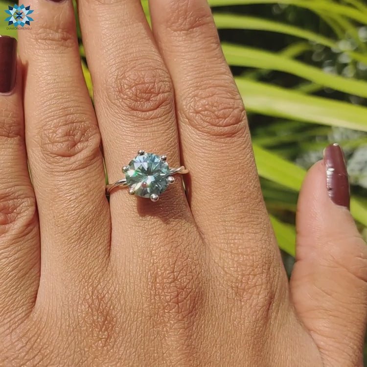 Diamondrensu UK Engagement Ring, a perfect blend of beauty and quality.
