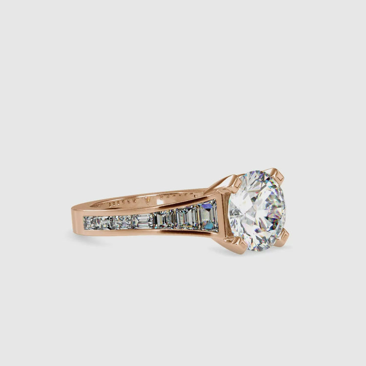 Diamondrensu UK ring with 4 prong round cut in white gold.
