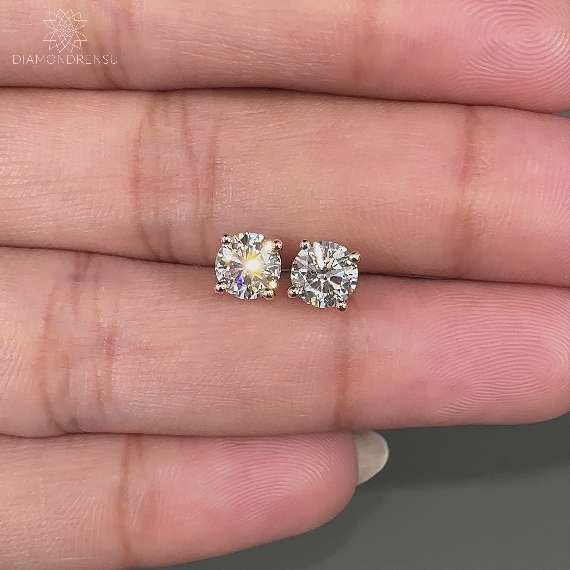 Round diamond earring crafted as a classic rose gold stud.