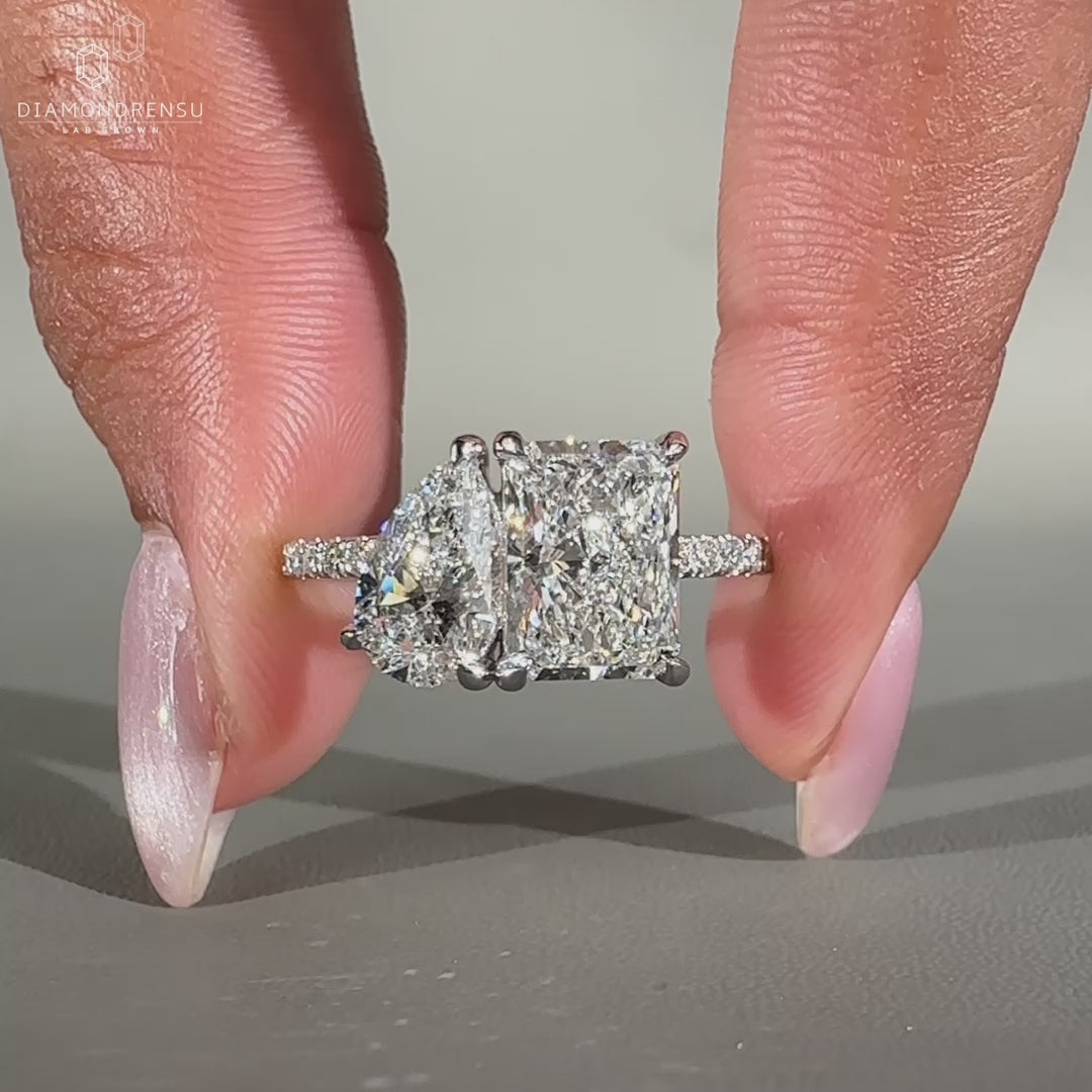 Pear cut diamond engagement ring in a refined style.
