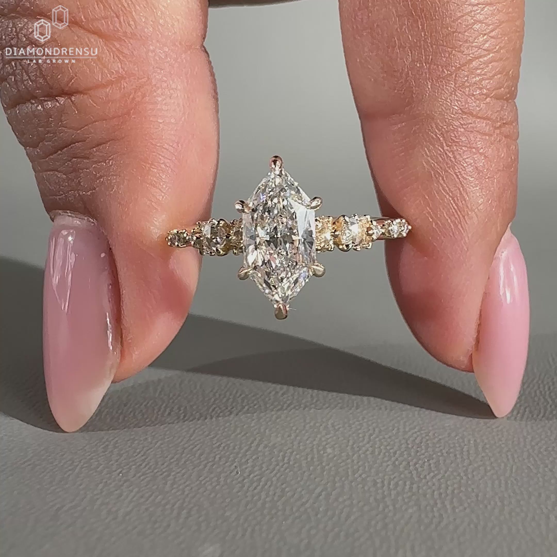 Round rose cut ring in yellow gold ring
