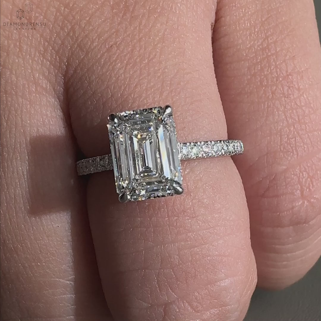 lab grown diamond engagement ring