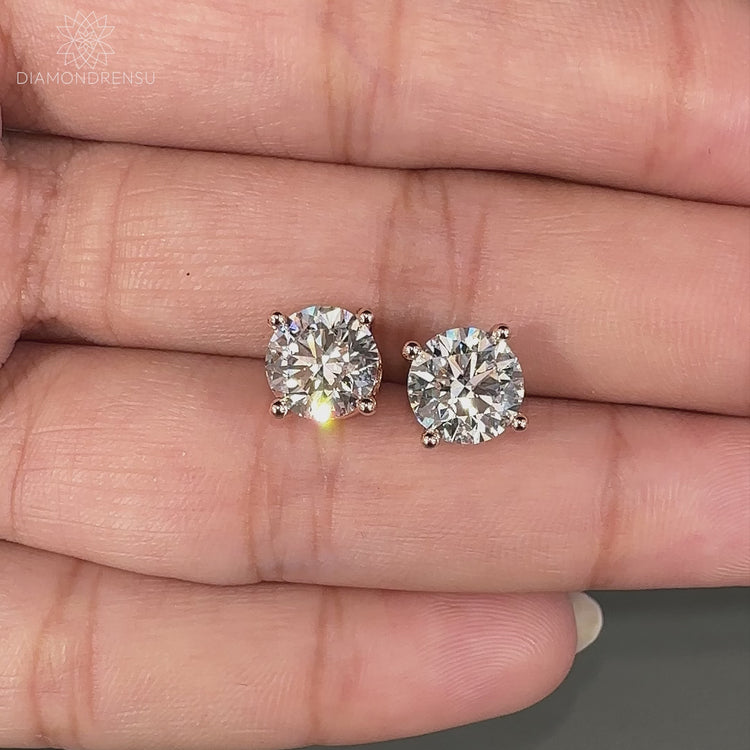 Push back diamond earrings with round cut.