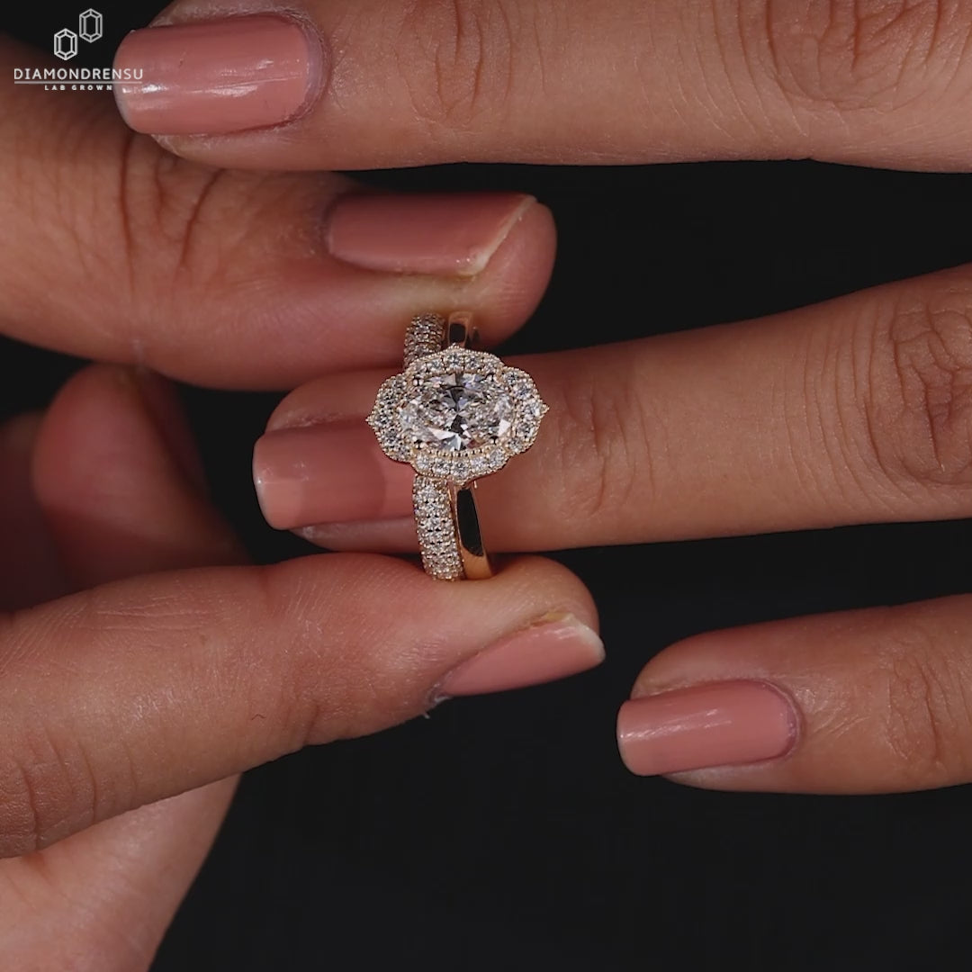 Yellow gold bridal ring set.
