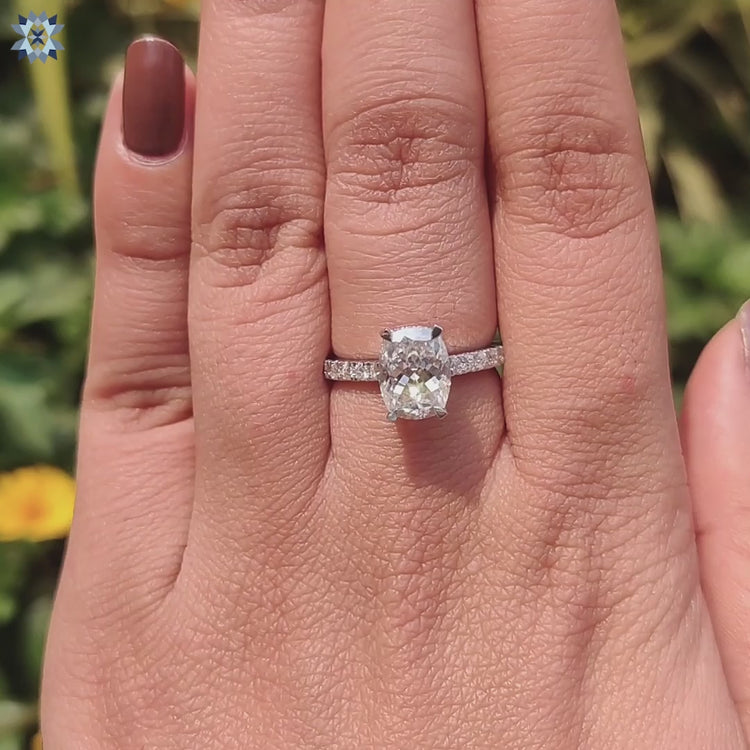 Diamondrensu UK pave band moissanite ring.
