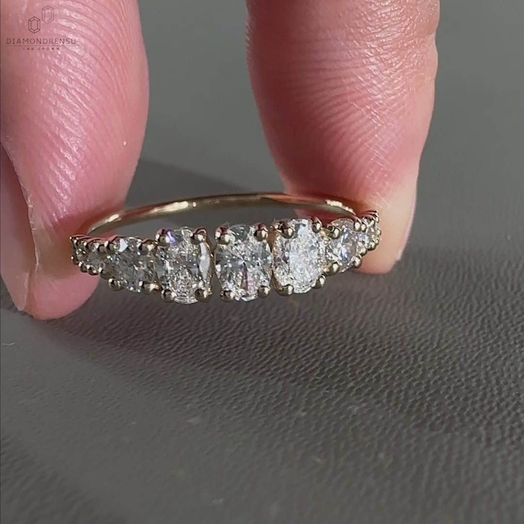 oval lab grown diamond band