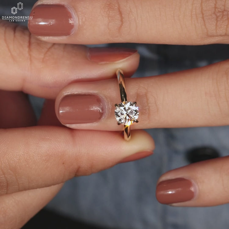 Solitaire diamond ring with a knife edge ring design, crafted for a diamond ring UK audience looking for elegance.
