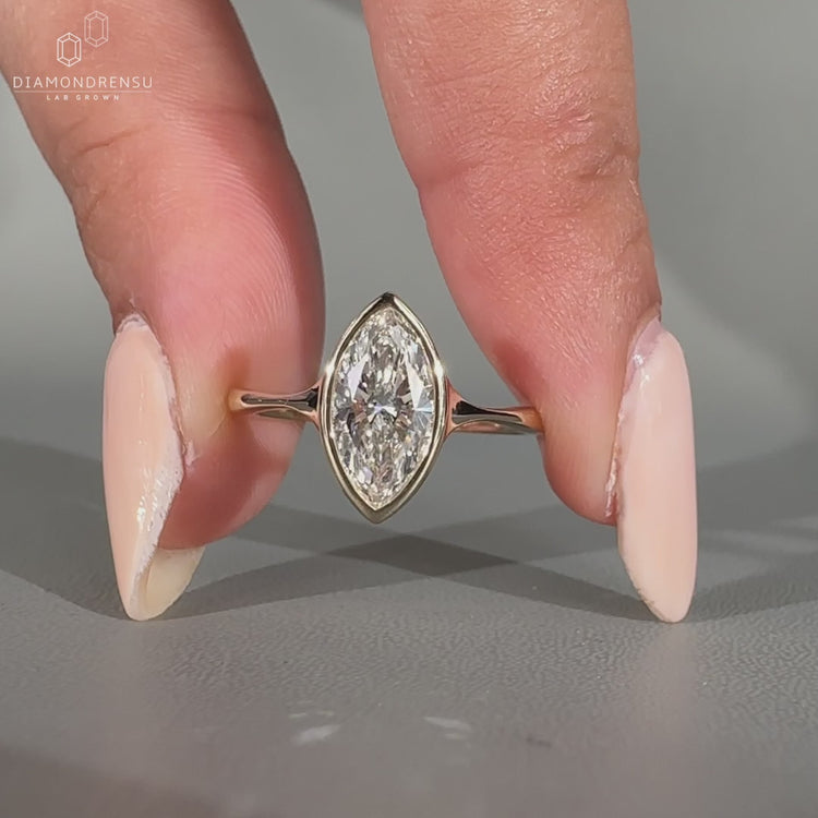 Solitaire diamond ring with a classic appeal.

