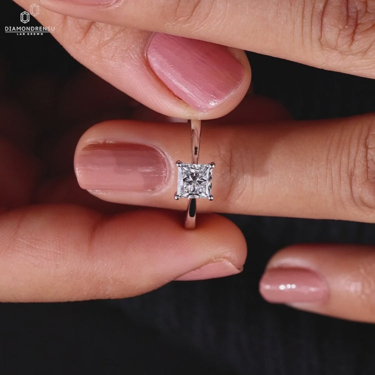Diamondrensu UK engagement ring crafted for timeless elegance.
