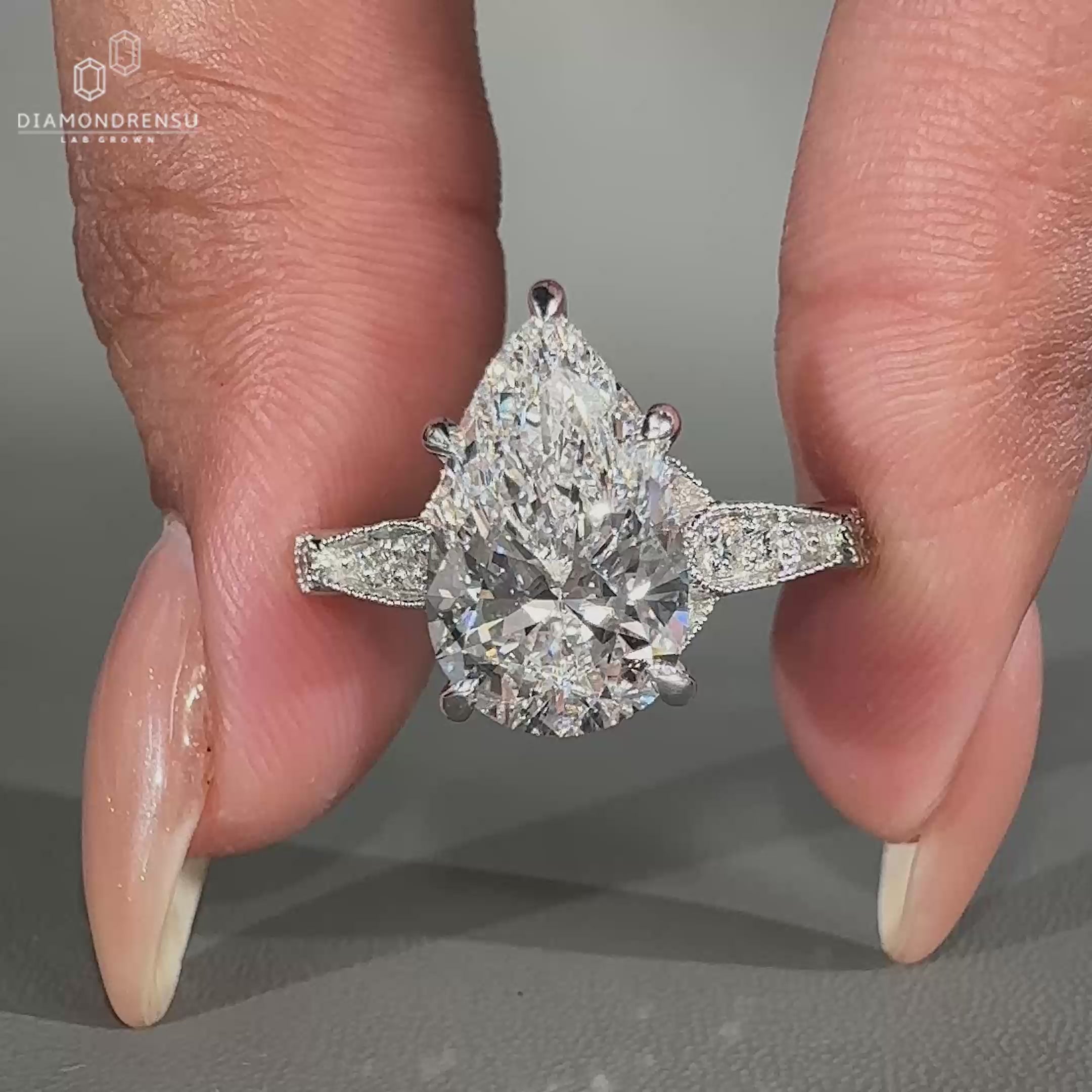 Pear center diamond ring with vintage style and milgrain setting ring.

