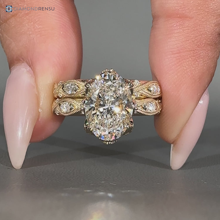 Oval centre diamond with marquise and round side stones.