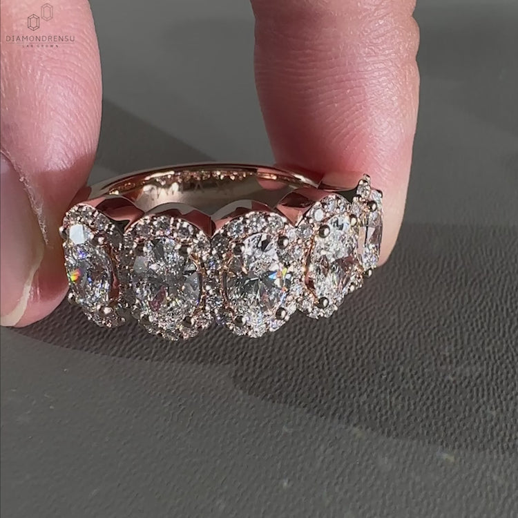Diamondrensu UK ring with distinctive quality and custom design appeal.
