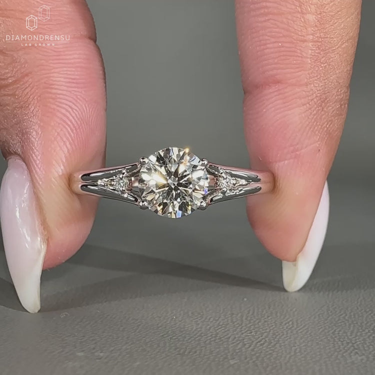 Split Shank ring crafted in 3 stone diamond ring design.
