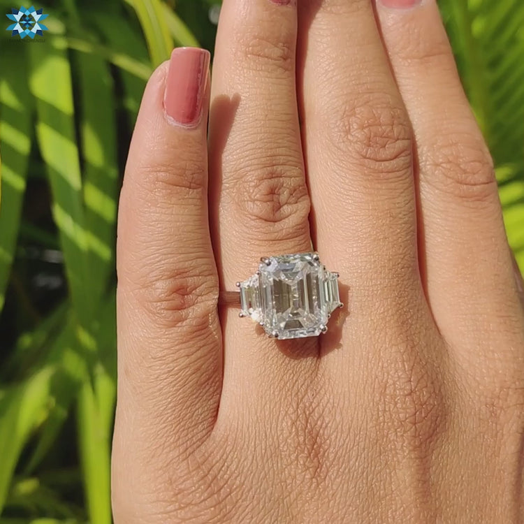 Three stone prong setting ring in white gold.

