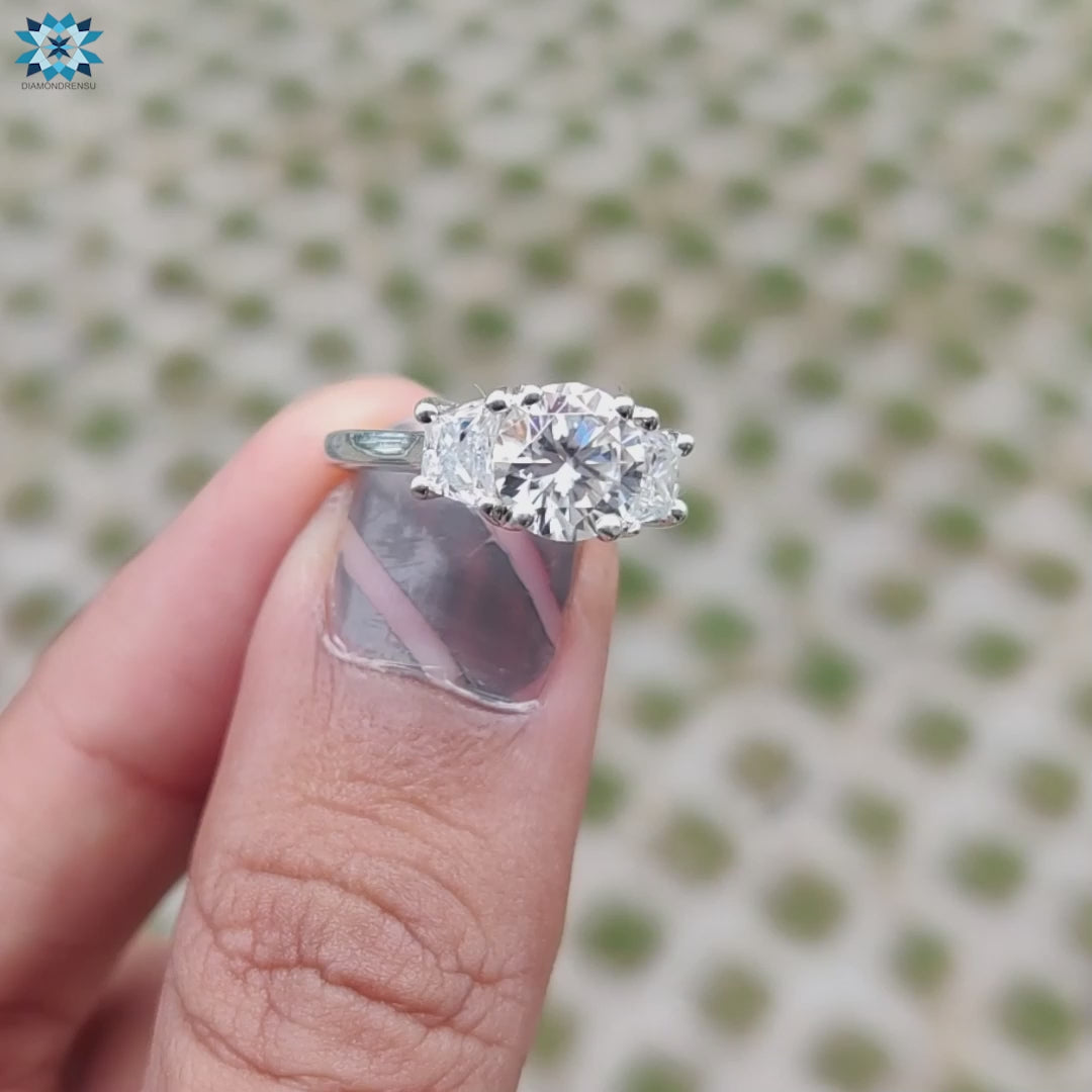 Diamondrensu UK Engagement Ring with exquisite details.