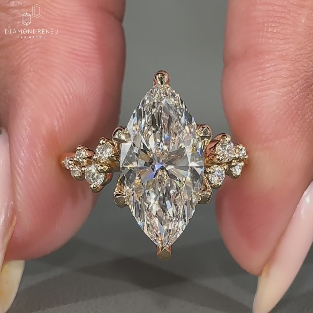 Round Cluster Style crafted in yellow gold engagement ring.
