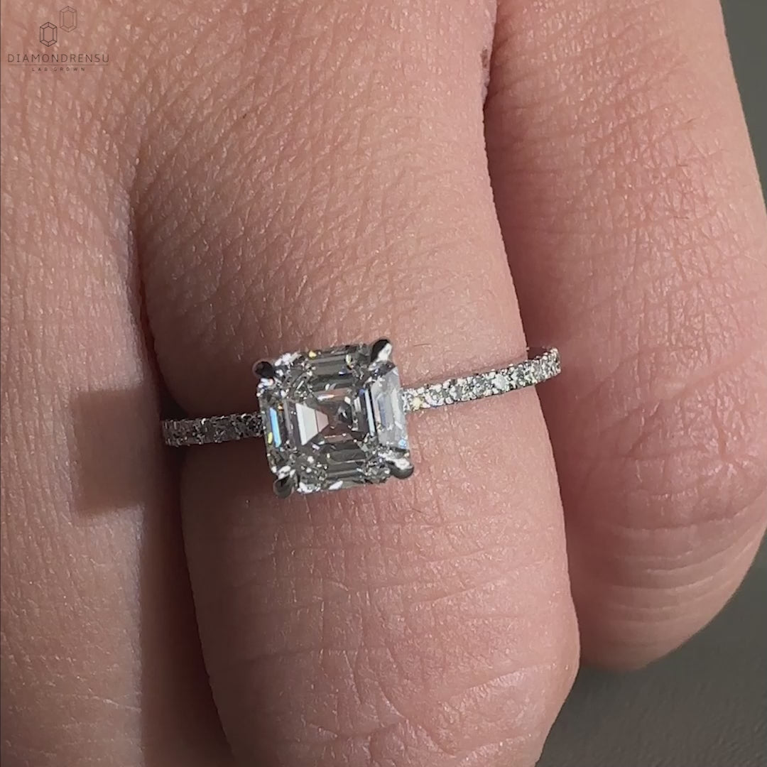 Diamondrensu UK engagement ring showcasing an Asscher cut style.