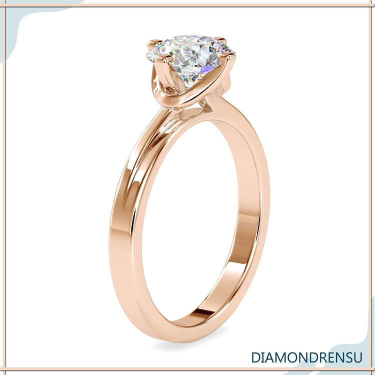 Diamondrensu UK ring with white gold and antique solitaire.
