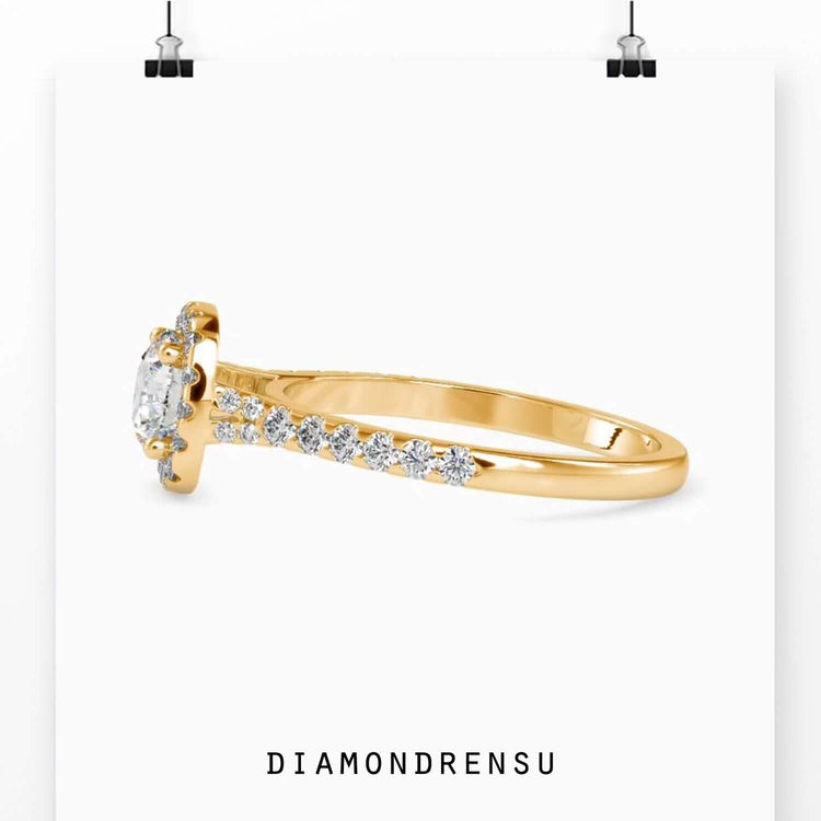 Diamondrensu UK engagement ring in white gold.
