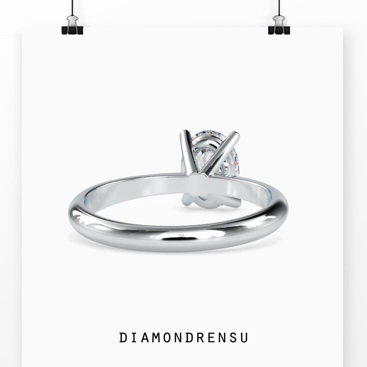 4 claw setting oval diamond ring in rose gold.
