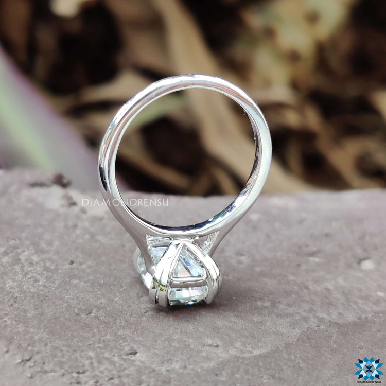 Diamondrensu UK white gold ring with cushion OEC moissanite.

