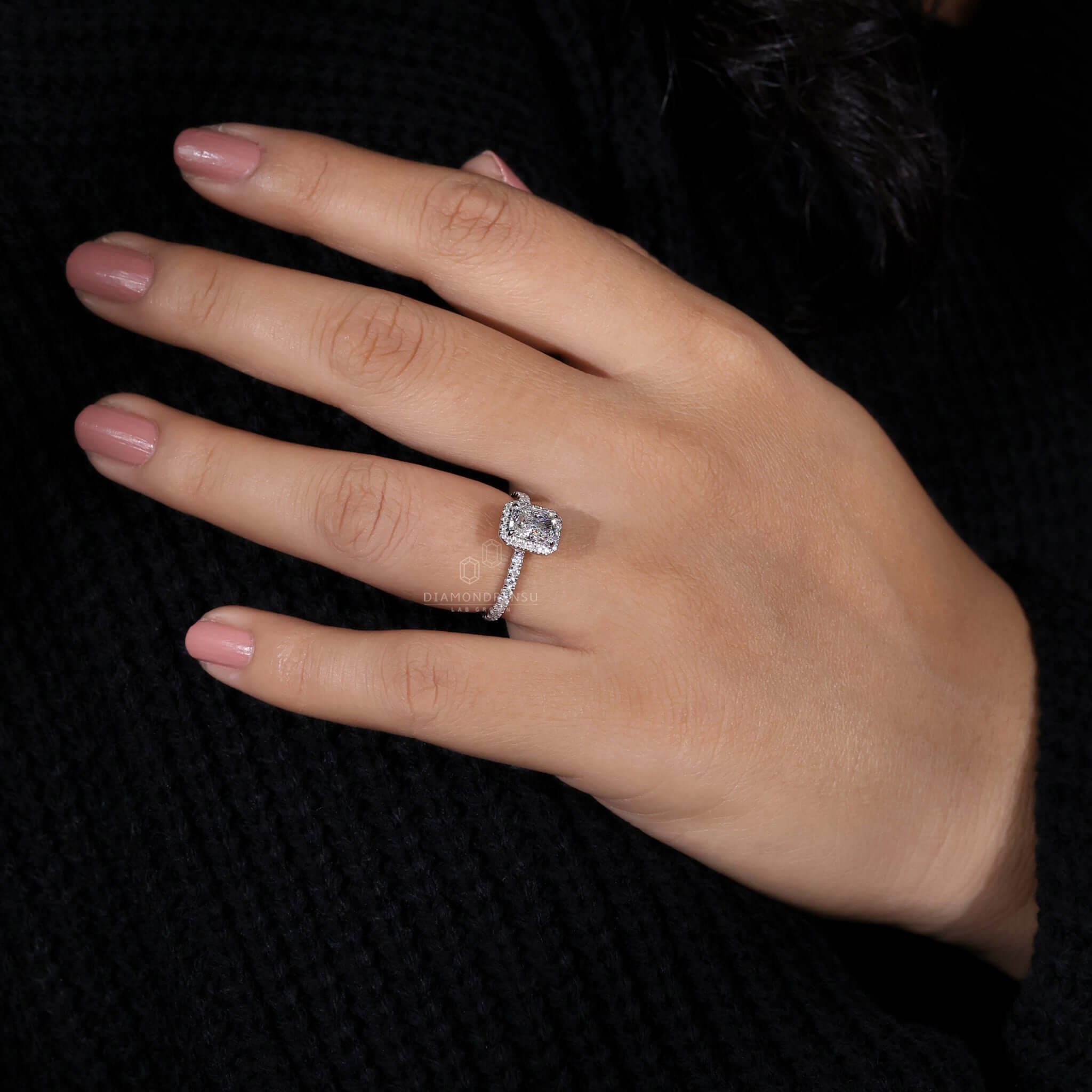 Halo ring ring with pave setting featuring a radiant diamond in a diamondrensu UK ring design.
