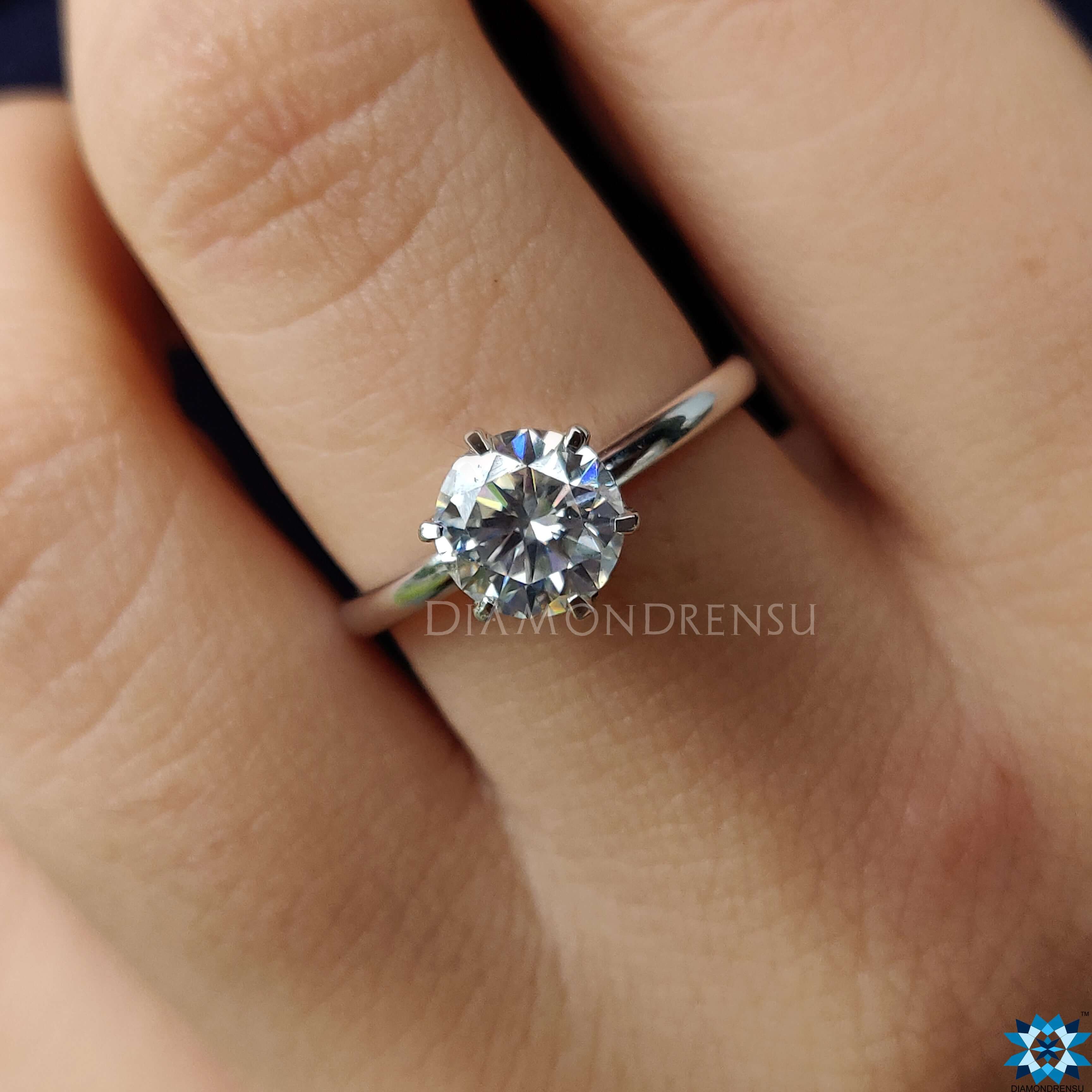 Solitaire ring with a stunning round cut moissanite ring centrepiece.