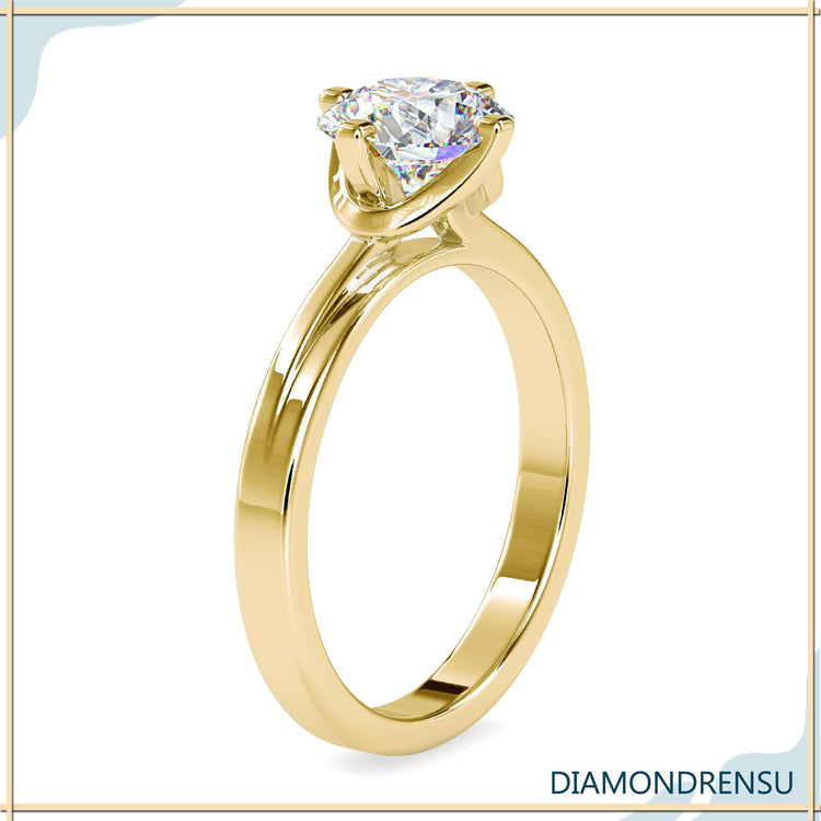 Buy diamond ring in UK with round solitaire and handmade finish.
