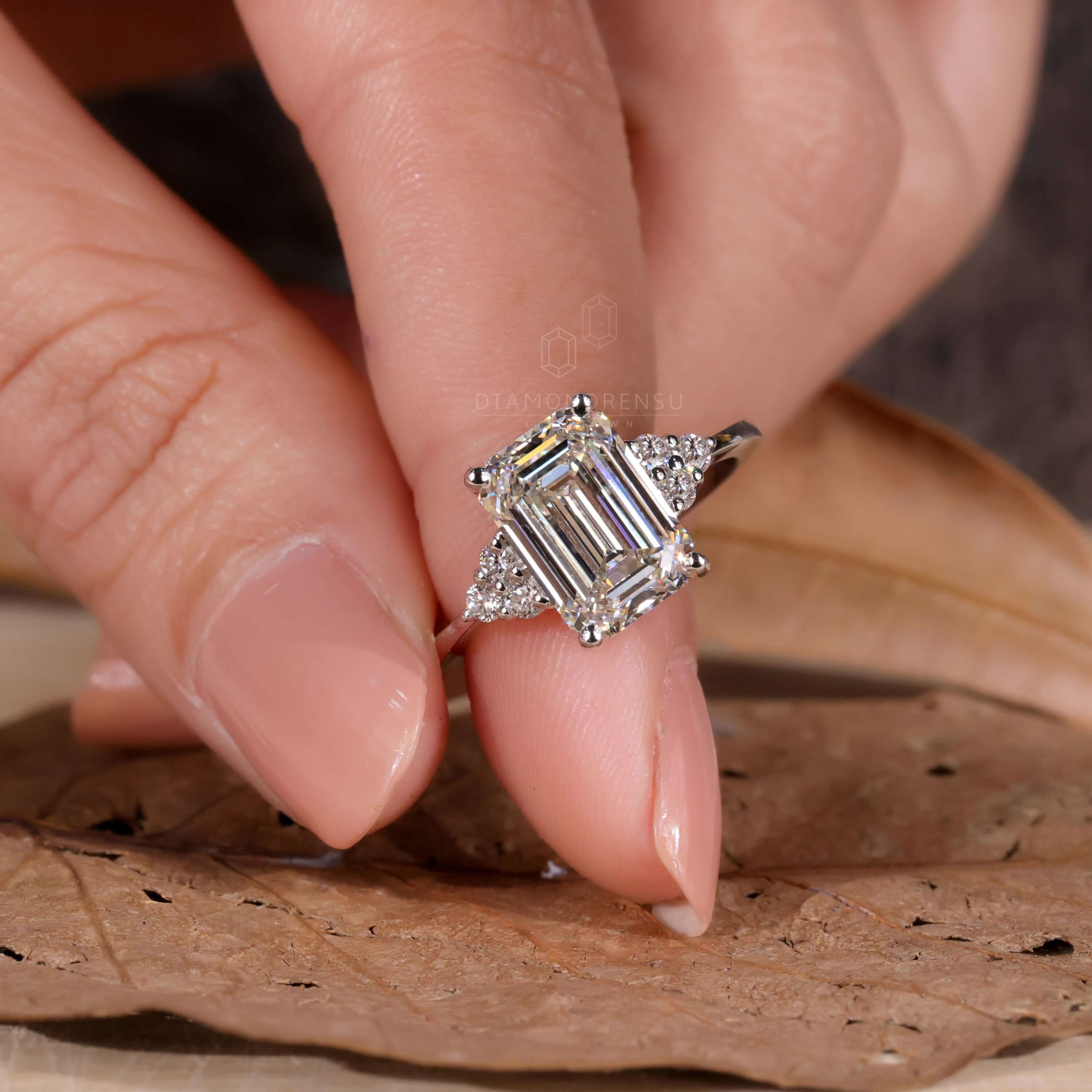 Beautiful muse ring with intricate detailing and charm.