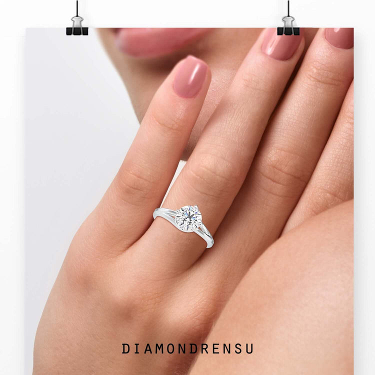 Round diamond solitaire ring with 4 prong setting, lab grown.
