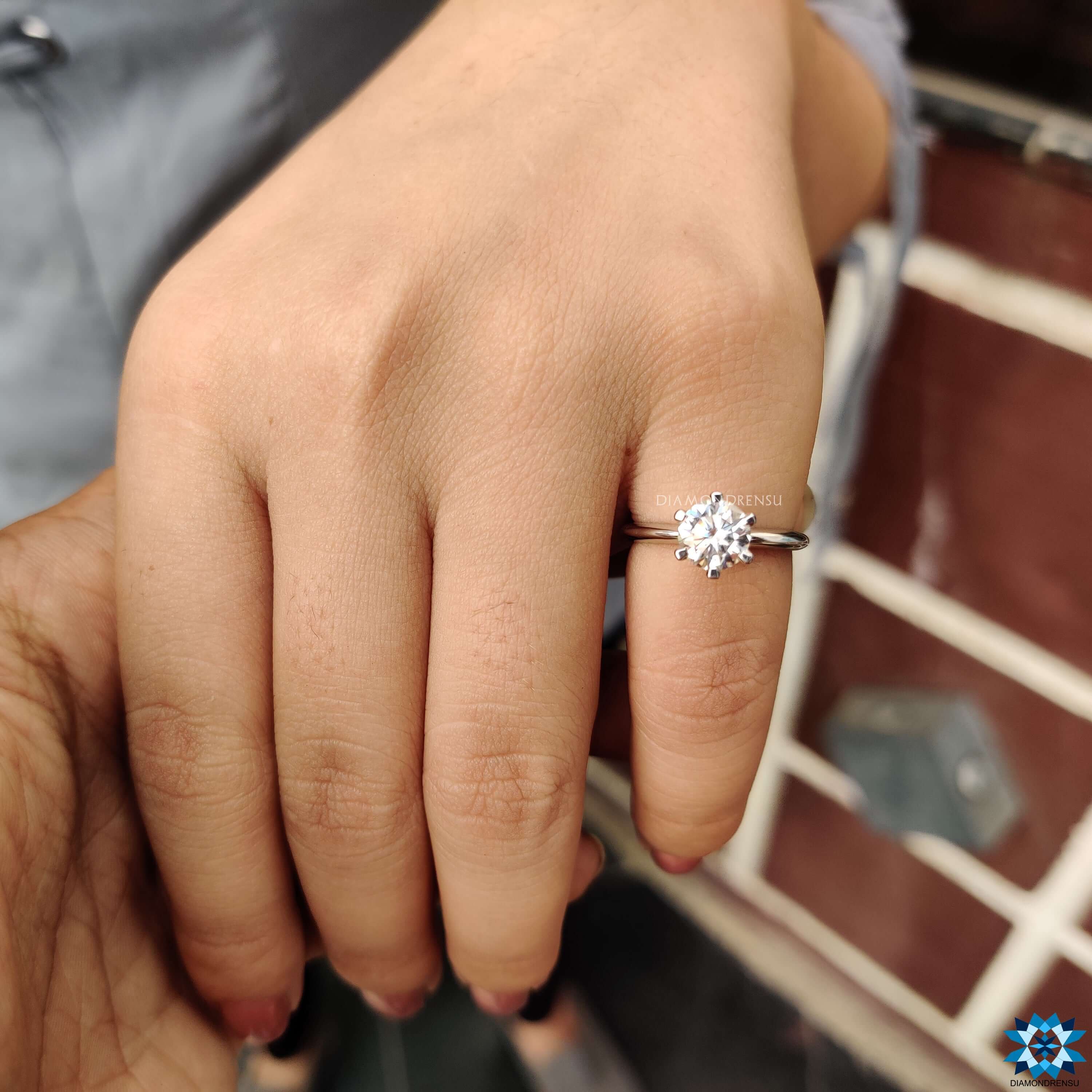 White Gold Ring featuring a round cut ring and elegant design.