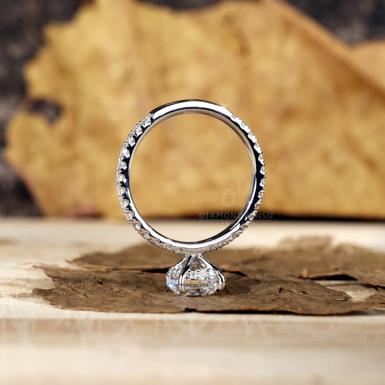 Round brilliant cut diamond ring designed for luxury and elegance.