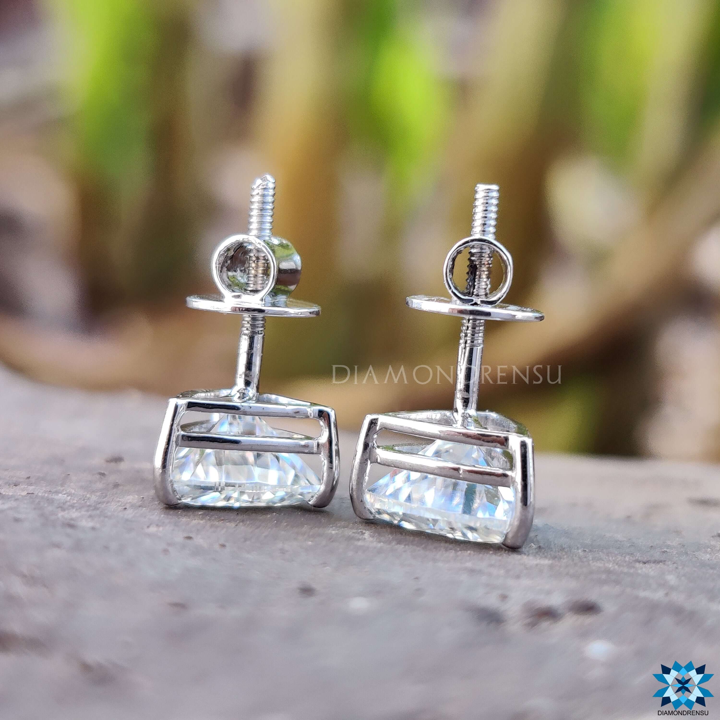 moissanite stud - diamondrensu