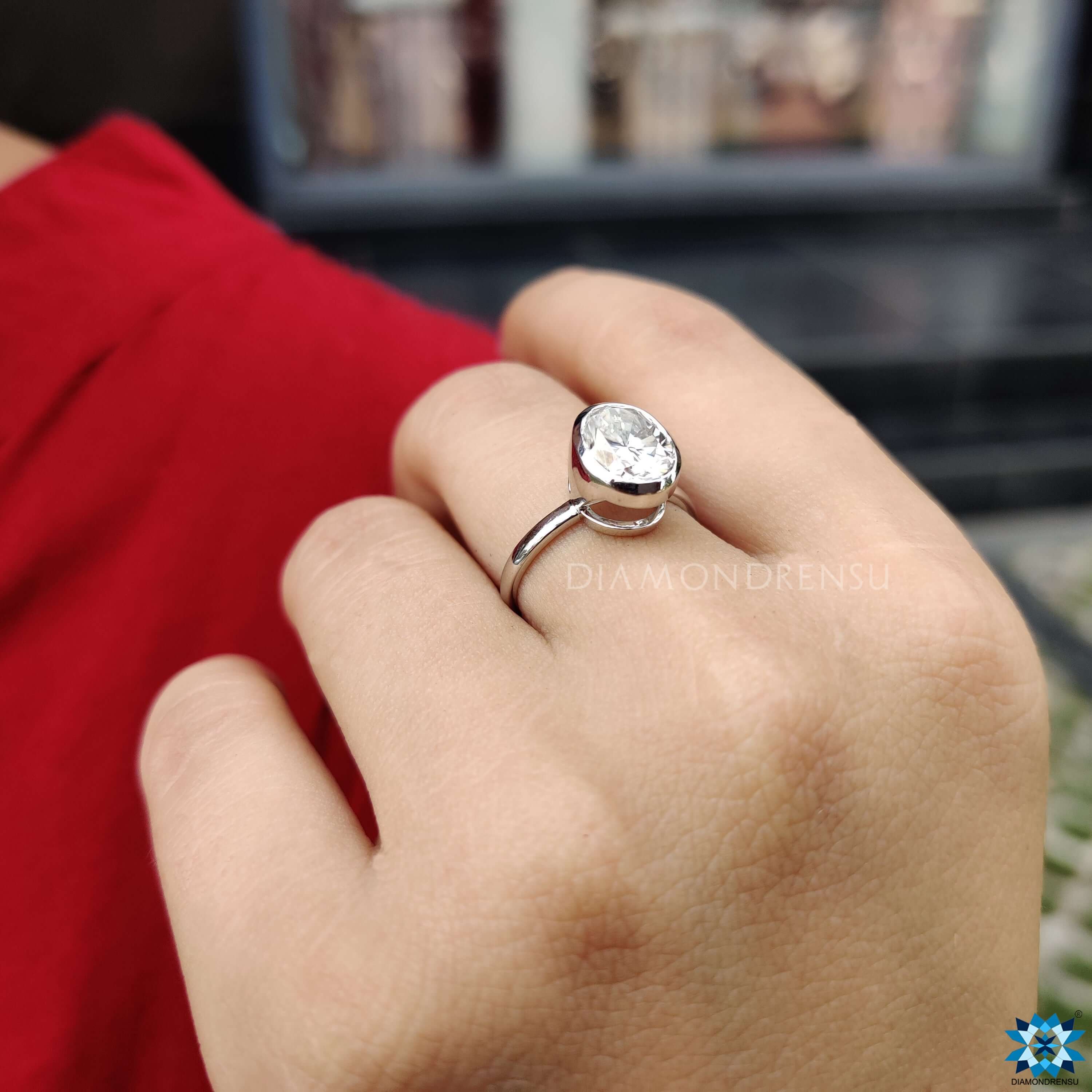 oval moissanite ring