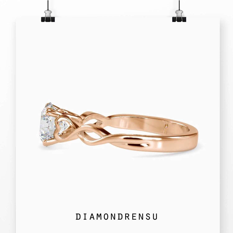 Round diamond twist ring in white gold.
