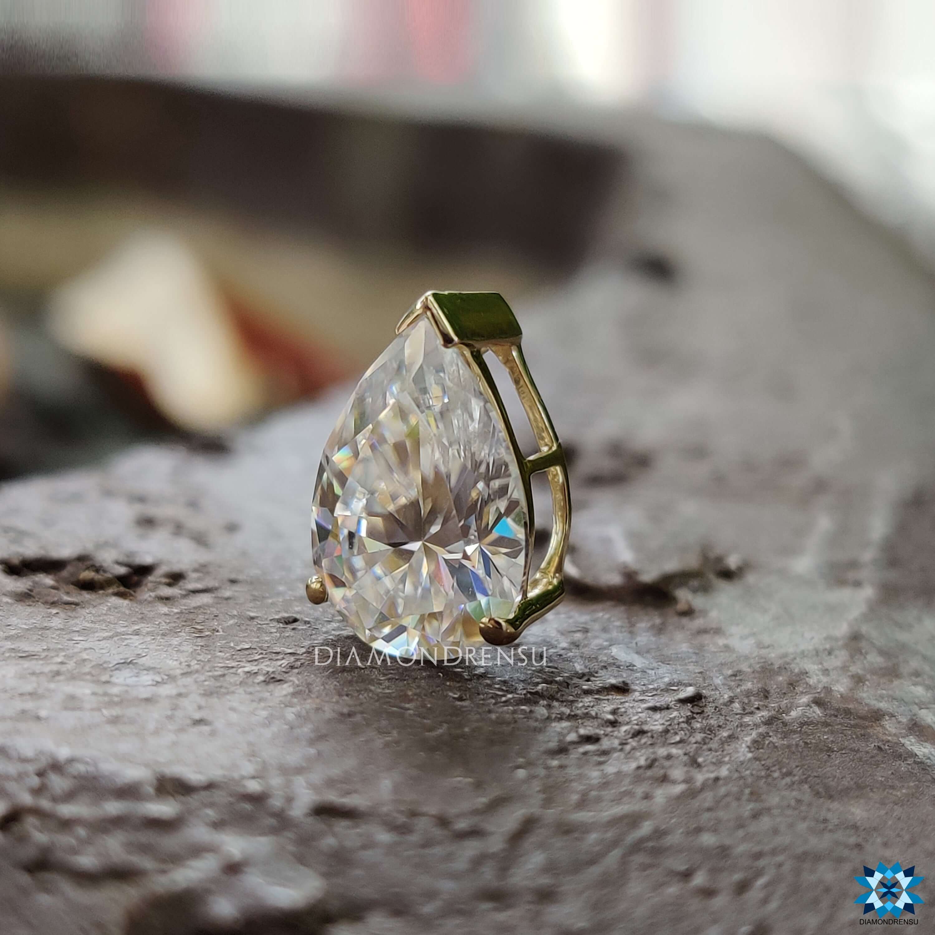 pear cut moissanite - diamondrensu