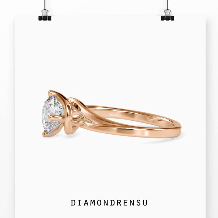 Bypass diamond ring in white gold, IGI certified and custom made.
