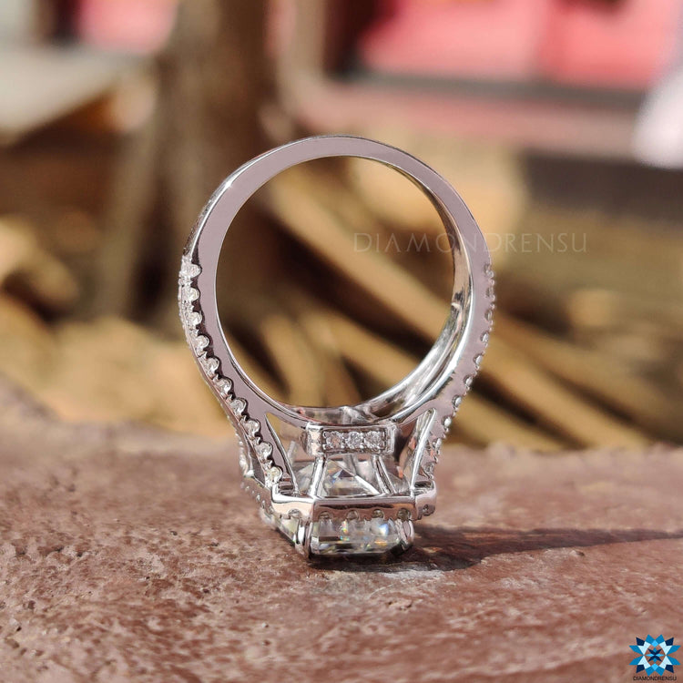 Split band ring with round cut moissanite accents.

