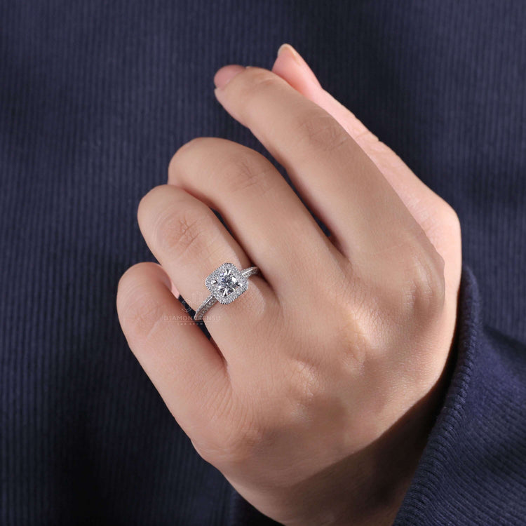 Delicate milgrain ring with exquisite detailing.