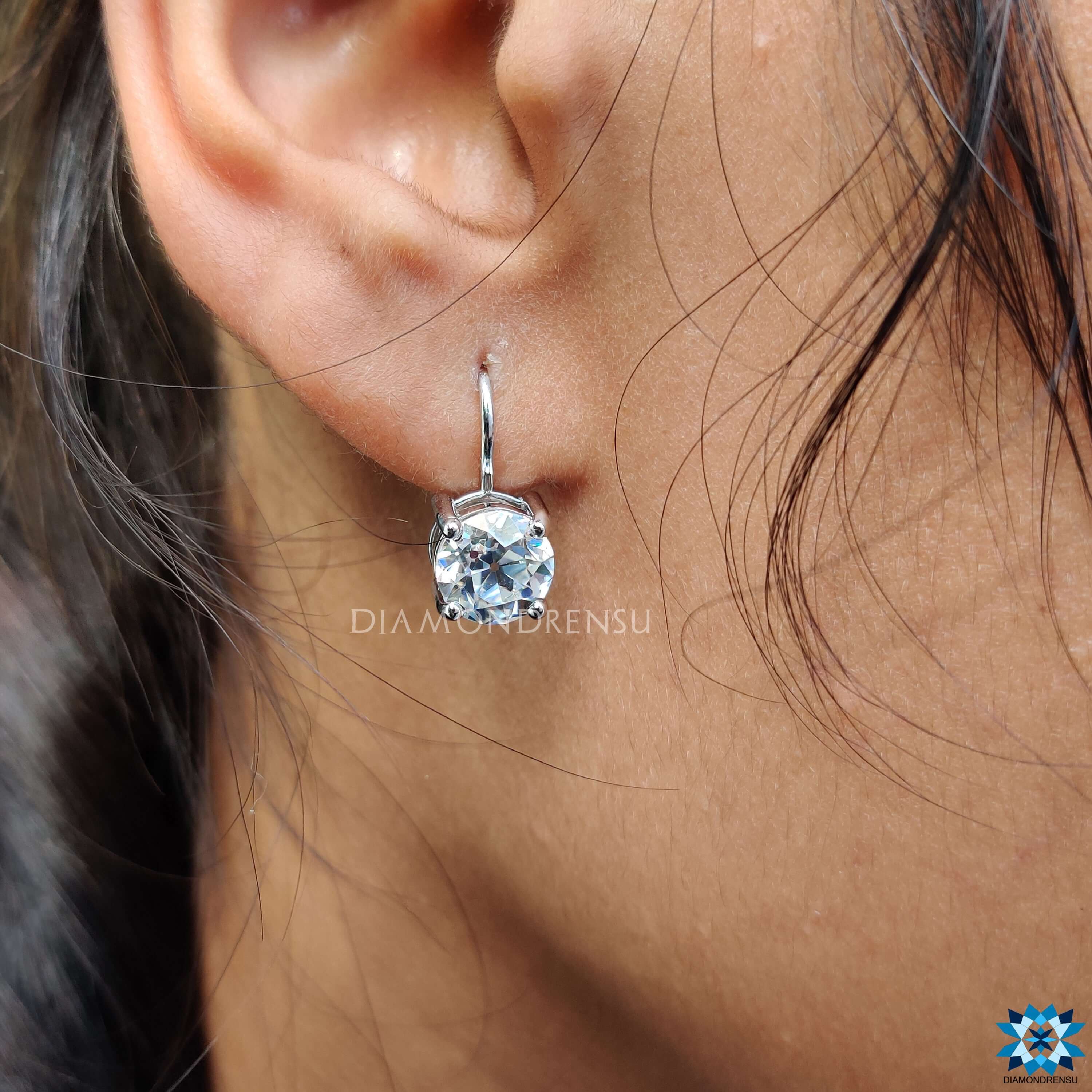 moissanite stud