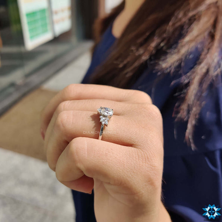 Diamondrensu UK vintage moissanite engagement ring.
