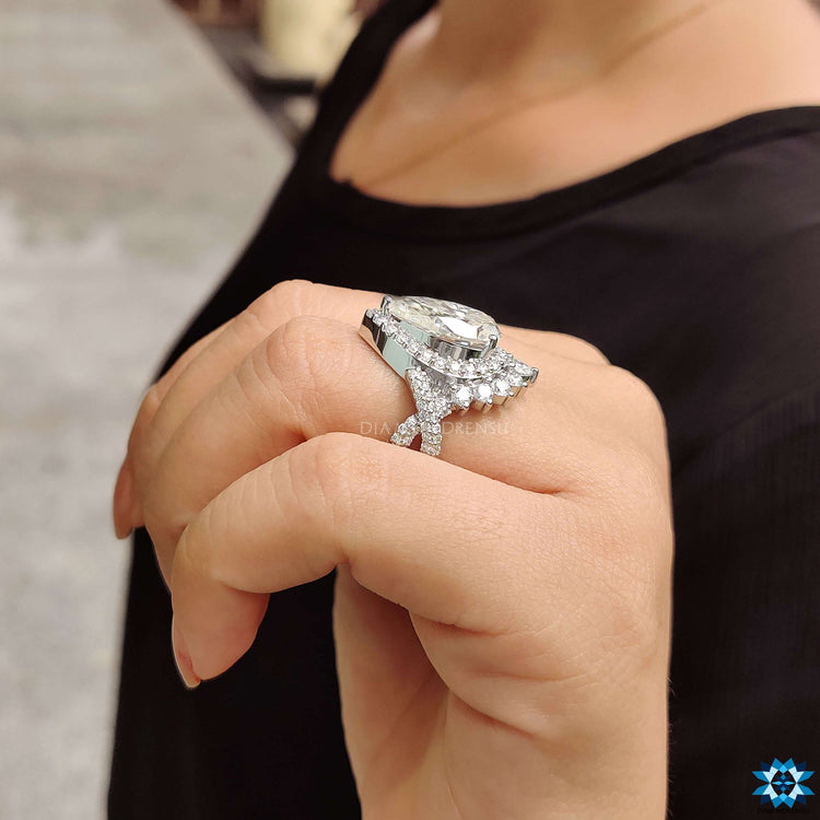 Diamondrensu UK pear shaped halo engagement ring.
