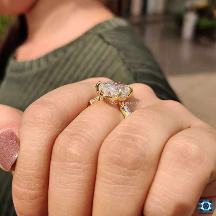 Diamondrensu UK yellow gold moval cut engagement ring.
