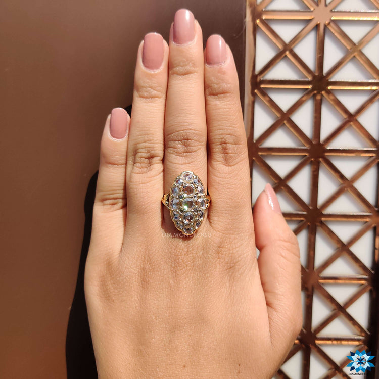 Antique vintage ring in yellow gold.
